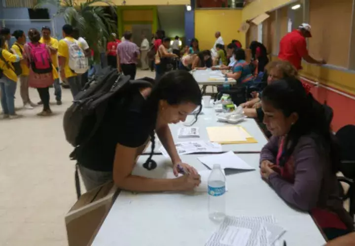 En la sede Central se registró una baja de 4.8% en los contratos definido, de igual forma en los indefinidos y obra determinada con un 5.2% y 13%, respectivamente.