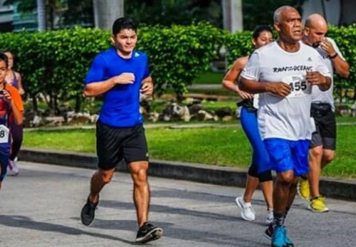 Carrera-caminata pro la salud del corazón. 