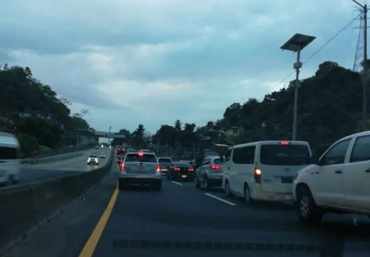 Trafico pesado en el Corredor Norte. Foto/Redes Sociales