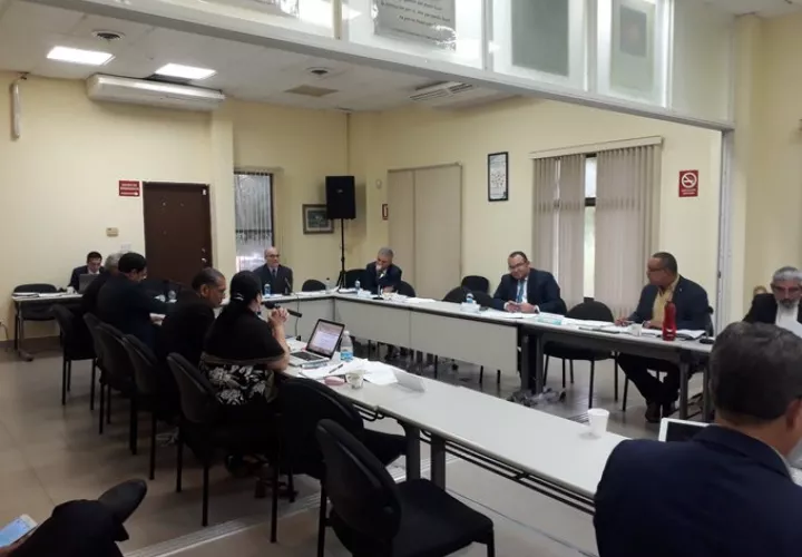129 profesionales del Derecho presentaron sus documentos ante la Comisión Especial de Evaluación. Foto: Panamá América.