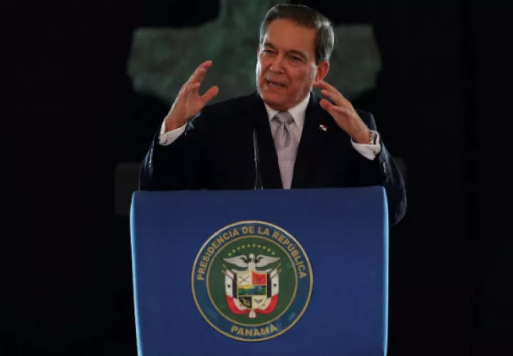 El gobernante viajó con destino a Nueva York en el avión presidencial, con parte de la delegación oficial que le acompaña.