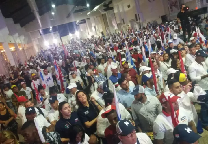Por primera vez en la era pos invasión el resultado se dio a conocer cerca de la medianoche. Foto de Adiel Bonilla