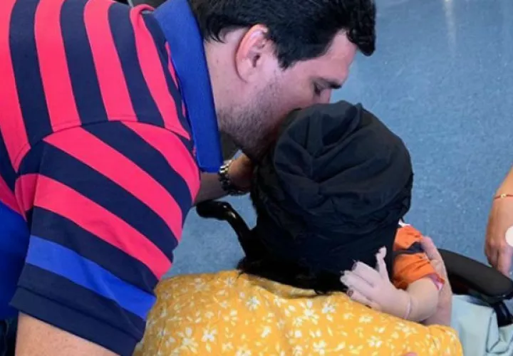 Familia sobrevivientes de la tragedia de Costamare se reencuentran. Foto/Redes Sociales 