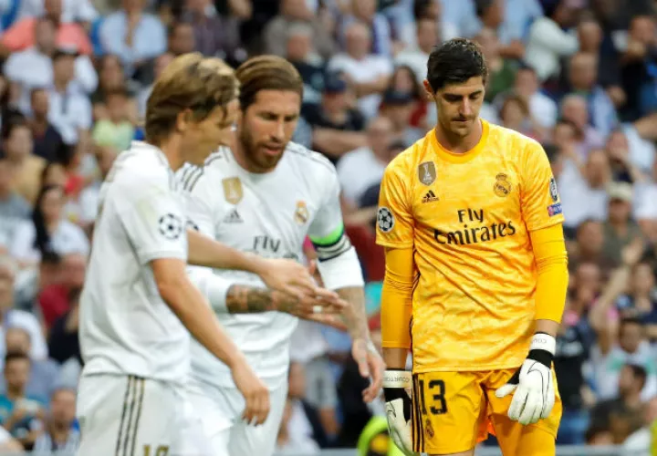 El portero Thibaut Courtois no terminó el partido. Foto EFE