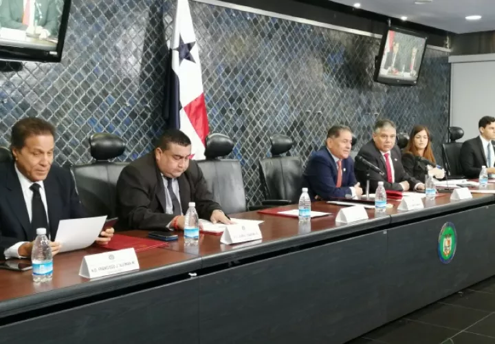 Comisión de Credenciales, al momento de crear la subcomisión. Foto de Twitter