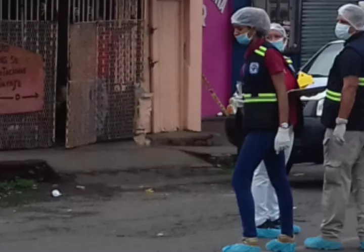 Al lugar se presentaron miembros de la DIJ, personal Ministerio Público y de criminalista tratando de ubicar mayores indicios que lleven a dar con la captura de los sujetos responsables. Foto/Mayra MAdrid
