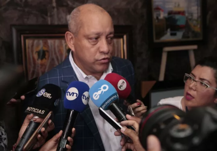 Crispiano Adames, secretario de la Comisión de Infraestructura.