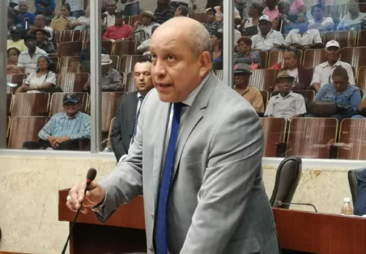 Crispiano Adames se lamentó de haber votado por Humbert.  Foto de archivo