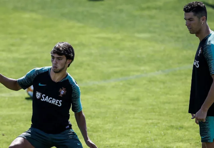 Cristiano Ronaldo y Joao Felix en el entrenamiento de Portugal. Foto EFE