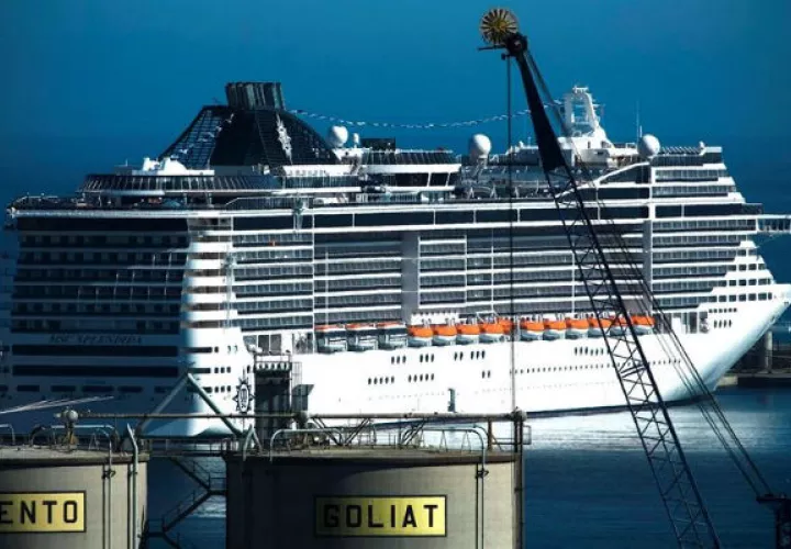 En ese momento, el buque, cuyas oficinas centrales se encuentran en Miami, estaba atracado en el puerto haitiano de Labadee, donde la compañía posee un resort privado, indica el medio floridiano.