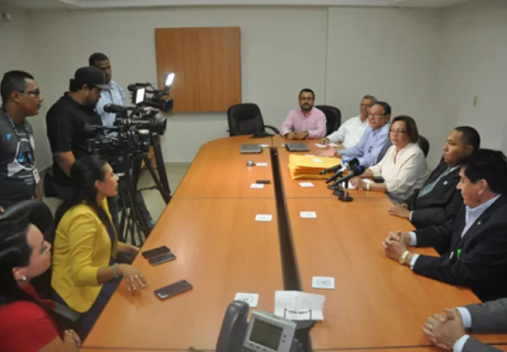 El primer análisis a los aspirantes a dirigir la Caja de Seguro Social lo realizó la junta directiva de esa institución de seguridad social.