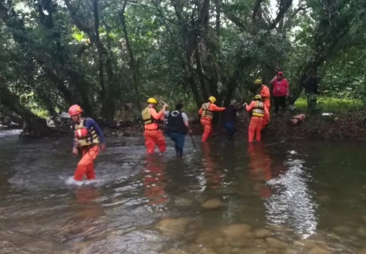  Se pidió apoyó al Sinaproc para sacar el cadáver del lugar. Foto: José Vásquez. 