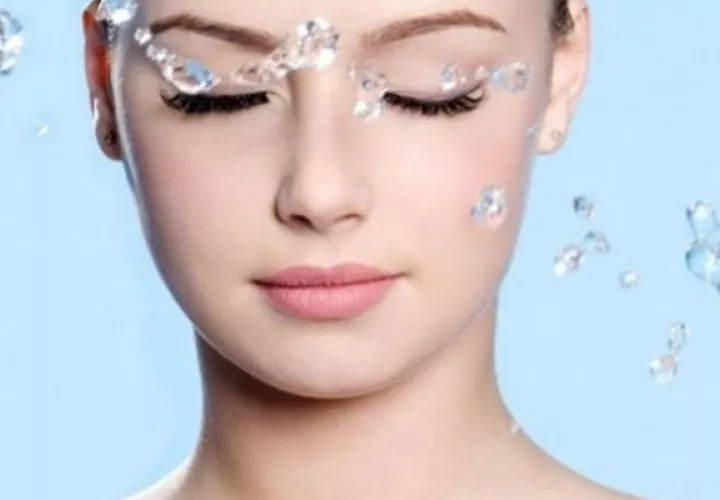 El cuidado y pulcritud de las cejas es importante para las mujeres.