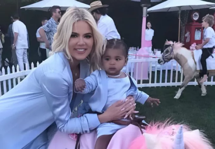 la hija de Khloé y Tristan  conquista a millones de personas en Instagram. Foto: Instagram 