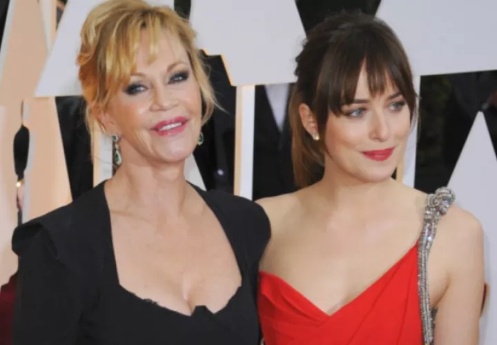 Melanie Griffith y su hija Dakota Johnson.  Foto: Web. 