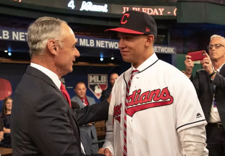 Daniel Espino durante el Draft. Foto @LasMayores