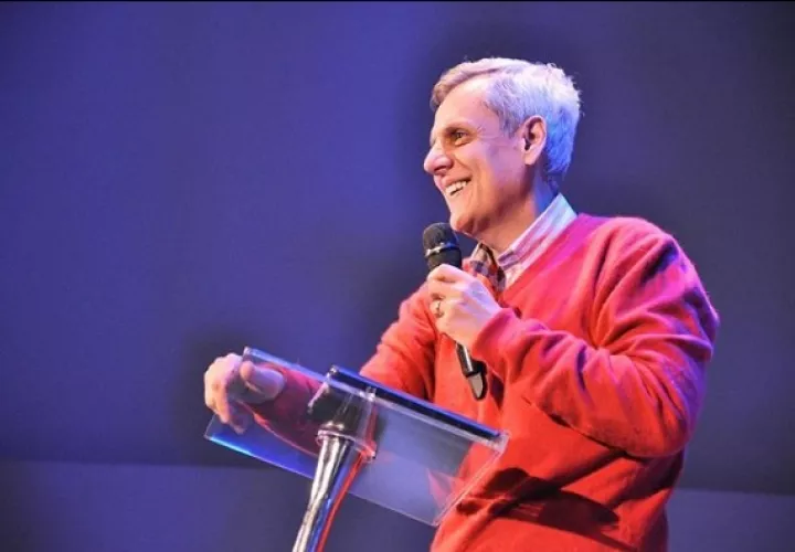 Bernardo Stamateas, psicólogo, escritor y motivador argentino. En esta edición de la Feria Internacional del Libro de Panamá, FIL 2019, presenta su libro "Calma emocional". Foto: Instagram.