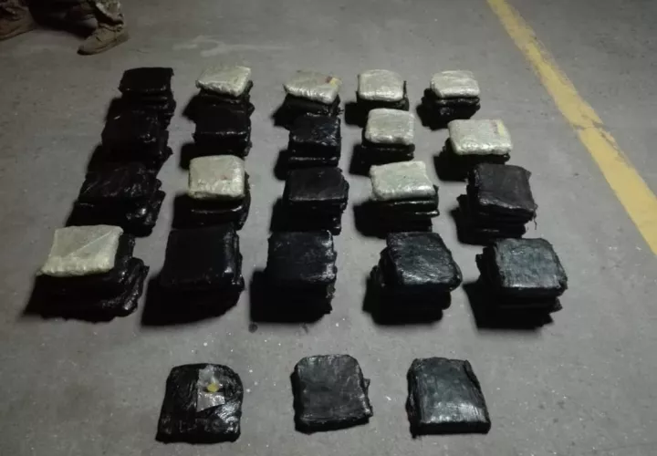 Un total de  592 paquetes de presunta droga fueron decomisados en dos días.