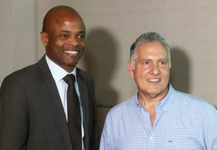 Dely Valdés ya estuvo al frente de la selección.
