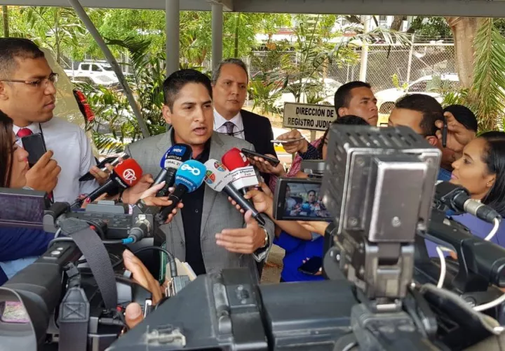 El diputado aseveró que a raíz de estas publicaciones del Diario La Prensa tiene familiares con problemas de salud.