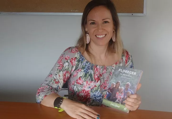 Denise Dziwak.  Es autora del libro  "Florecer en familia-La casa interior", sobre motivación y crecimiento personal. Foto: Rosalina Orocú Mojica.