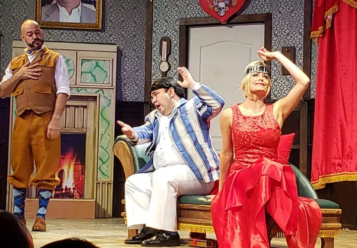 Escena de 'Que desastre de obra', en cartelera en Teatro La Plaza. Foto: R. Bernal.
