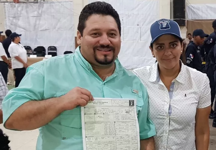 Samid Sandoval resulto electo el pasado 5 de mayo como alcalde de Santiago y diputado del 9-1.