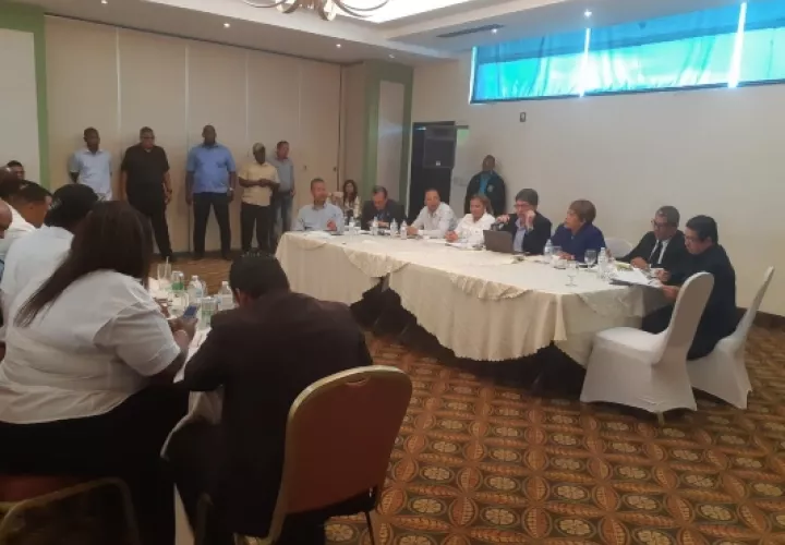 De acuerdo con Allen, el encuentro fue productivo, porque se va a revisar las maneras de reactivar el empleo, a partir del próximo lunes. Foto/Diómedes Sánchez