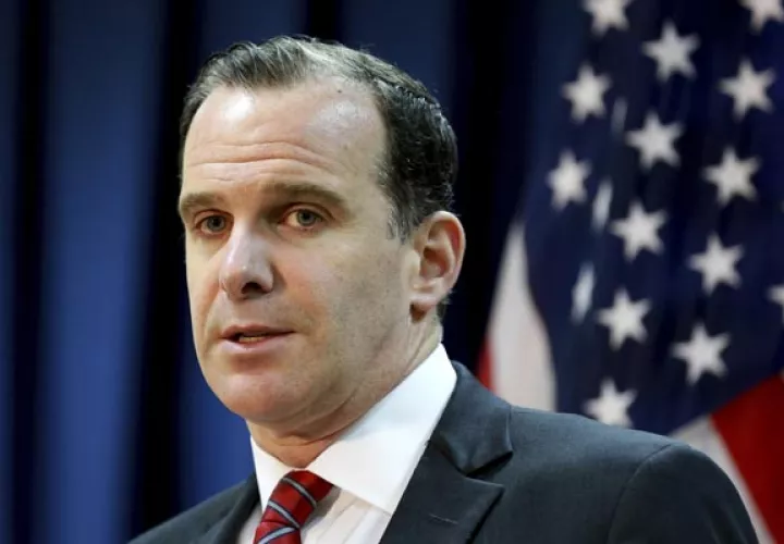 "La reciente decisión del presidente fue una sorpresa y representa un cambio total en la política que se nos había comunicado", afirmó Brett McGurk en su correo electrónico, al que accedió el diario The New York Times. FOTO/AP