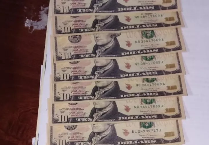 Trataron de introducir billetes falsos de $5.00 y $10.00 en distintos comercios en Las Tablas. Foto/Cortesía