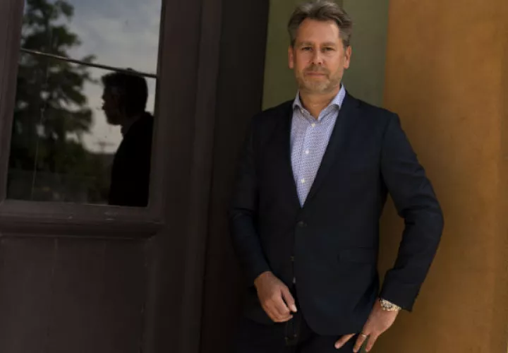 Casper Klynge, embajador tecnológico danés, dijo que algunas empresas hoy son “actores de la política exterior”. Foto/ Laerke Posselt para The New York Times.