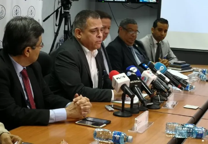 Julio García (segundo de izquierda a derecha) es el actual director. Foto de cortesía 