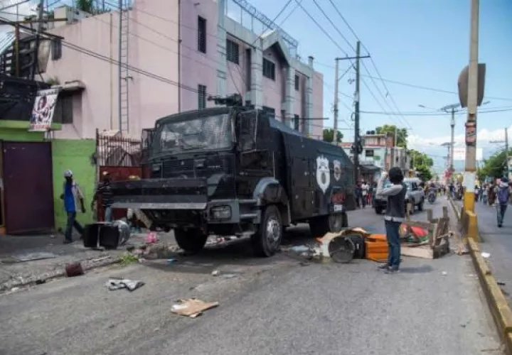 Juan Manuel Díaz Parrondo, representante de Cáritas en la isla La Española, que Haití comparte con la República Dominicana, relató a Efe que cientos de manifestantes que participaban en una protesta contra el Gobierno haitiano saquearon las instalaciones de Cáritas.