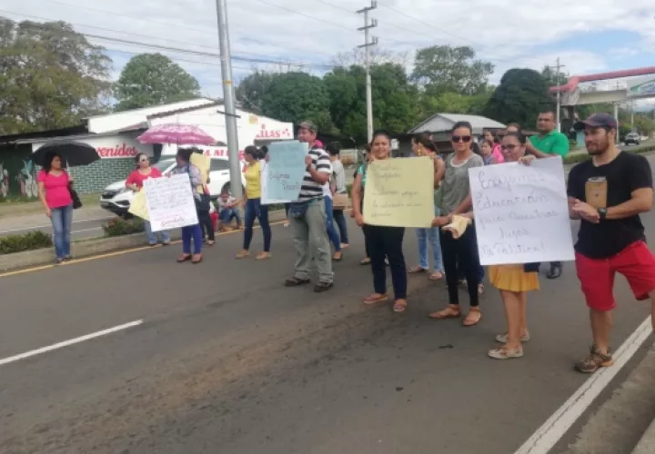 Desde hace un mes iniciaron las clases y aún faltan docentes por nombrar en la escuela Leopoldina Field del distrito de Dolega. Foto/José Vásquez