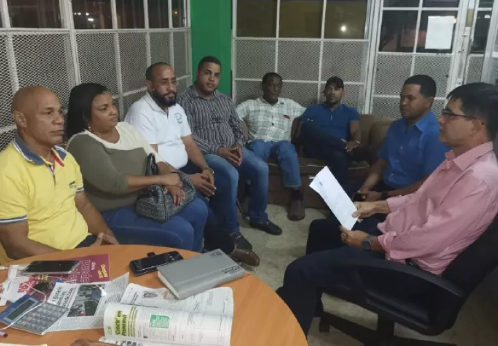 Arena se reunió con dominicanos y colombianos.  Cortesía