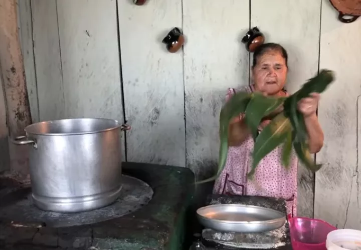 Doña Ángela, en uno de sus videos. Foto: YouTube