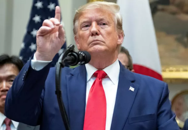 "Son guerras entre varios grupos que han continuado por cientos de años", indicó Trump en un mensaje en su cuenta Twitter, antes de añadir: "EE.UU. jamás debería haberse involucrado en Oriente Medio".
