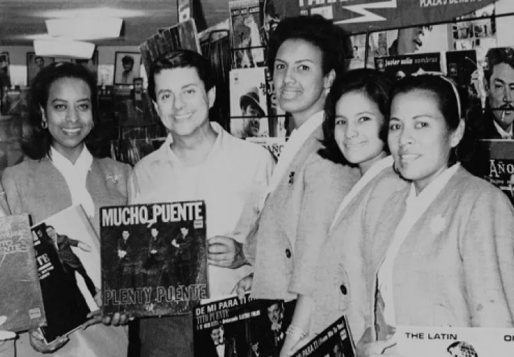 Dora, LydiaG., Lydia M. y Marcela con Tipo Puente. Foto: Cortesía.