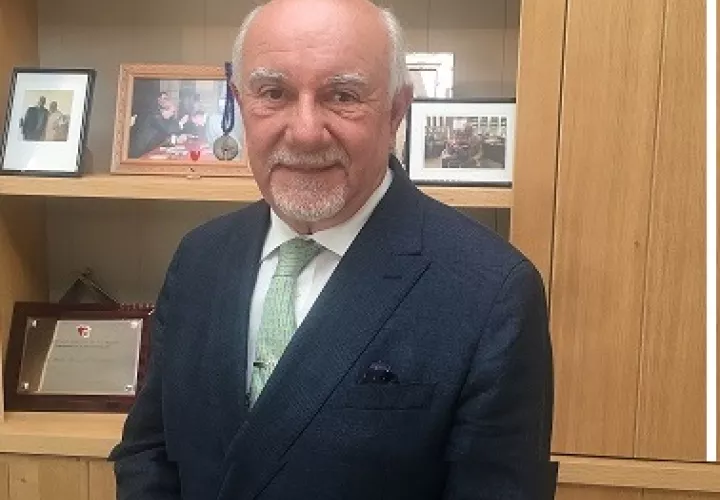 El cardiólogo español Dr. Pedro Brugada fue objeto de distinción. Foto: Cortesía CMP.