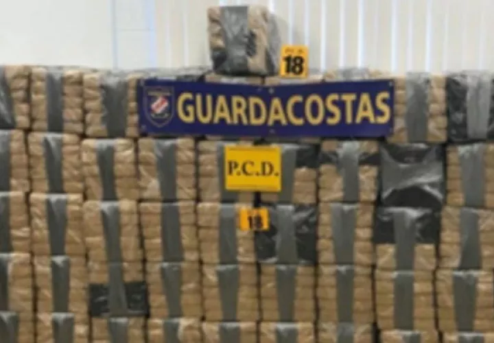 La Policía de Control de Drogas (PCD) hizo el conteo de lo incautado, el cual fue un total de 1,461 paquetes, cada uno con un peso de un kilo de cocaína.