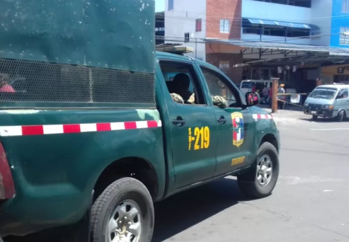 Los cuatro ciudadanos panameños, quienes transportaban dentro de su equipaje cuando viajaban en un transporte colectivo de la ruta Panamá Frontera 12 kilos de la droga.