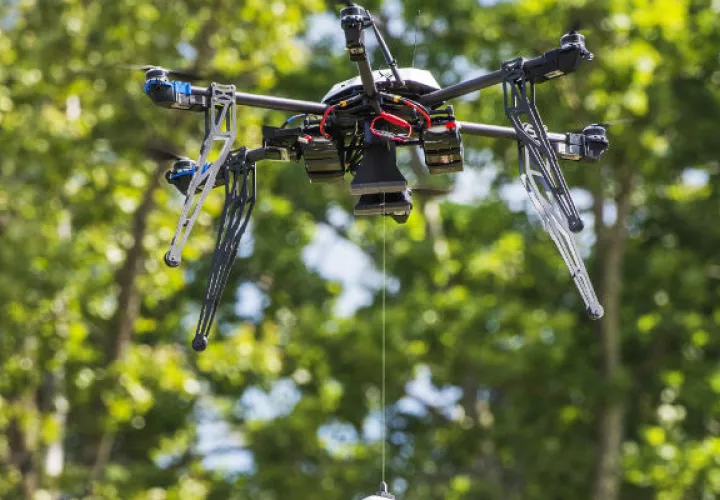 La primera entrega de un dron en un entorno urbano es un logro importante. Foto/AP