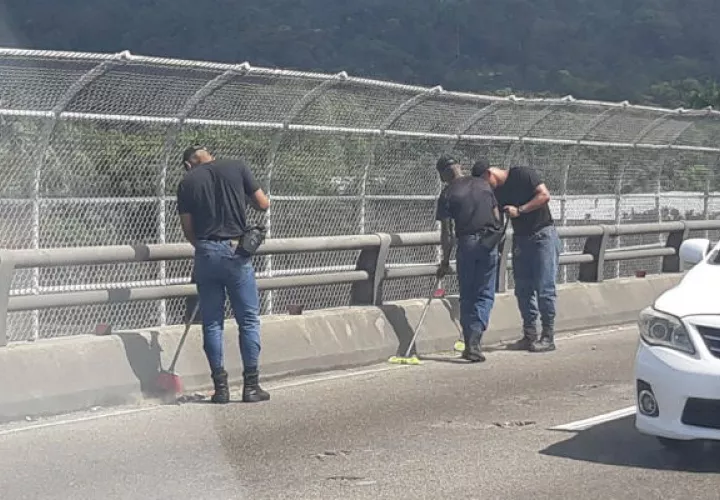 SPI limpia el Puente de las América. Foto/@TraficoCPanamá