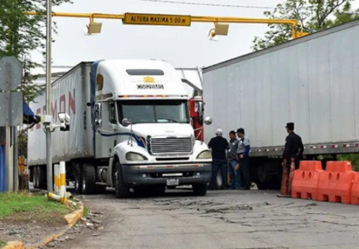 Piden a las autoridades aduaneras de la región resolver de manera eficiente y definitiva la situación.