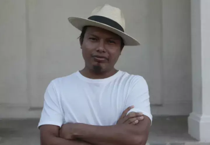 Duiren Wagua, cineasta guna, coproductor de La Casa de Papel en la comarca Guna en Panamá. Víctor Arosemena