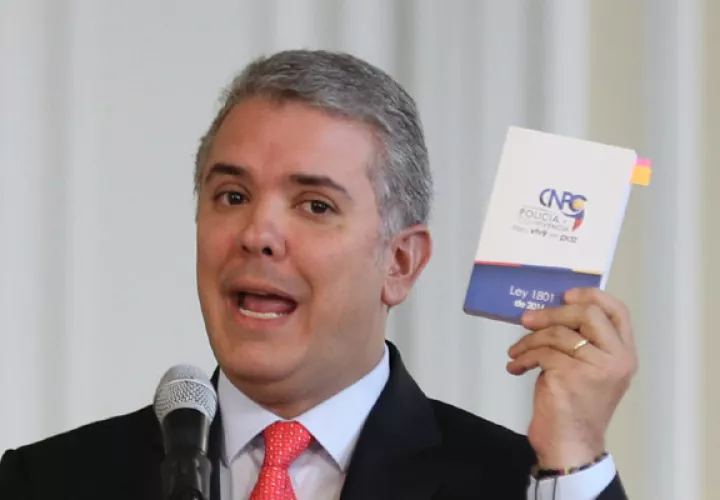 El decreto firmado por el presidente Iván Duque, dota a las autoridades de las herramientas necesarias para confiscar cualquier cantidad de droga que un ciudadano porte en espacios públicos. FOTO/EFE