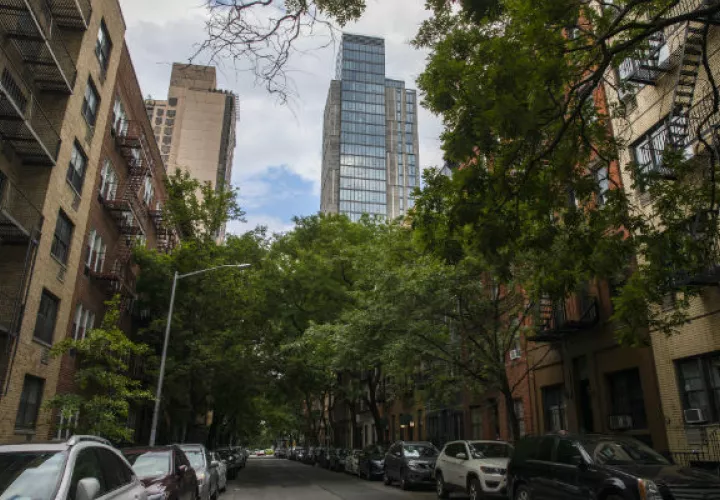 Una docena de torres altas han sido construidas en Yorkville en los últimos 5 años, con otra docena planeada. Foto/ Hiroko Masuike/The New York Times.