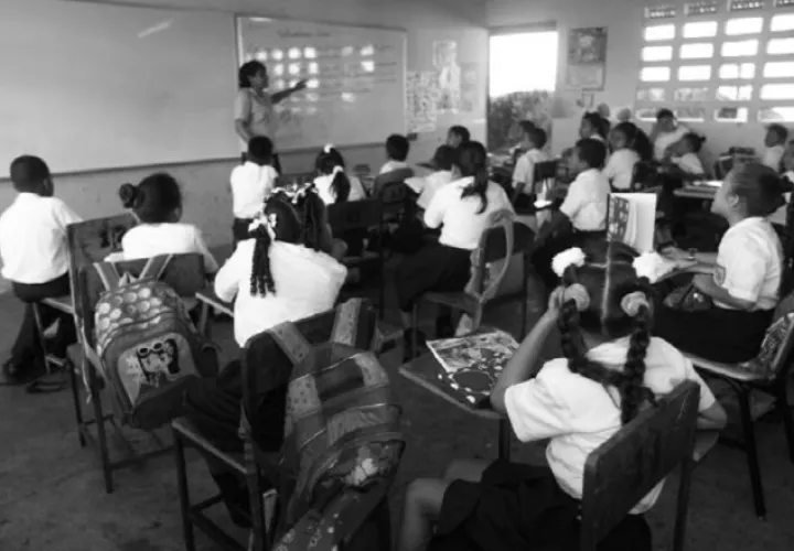 El respeto por la educación se inicia desde casa y el apoyo familiar es importante entre estudiantes que tienen que afrontar la realidad de sistema educativo público. Foto: Panamá América