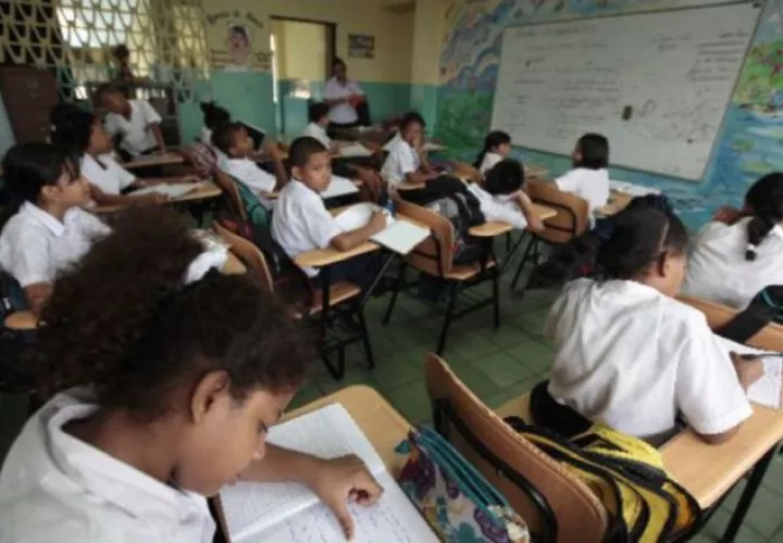 Los estudiantes de tercer y sexto grado tienen días para corregir defectos y obtener buenos resultados en la prueba. Foto: Panamá América