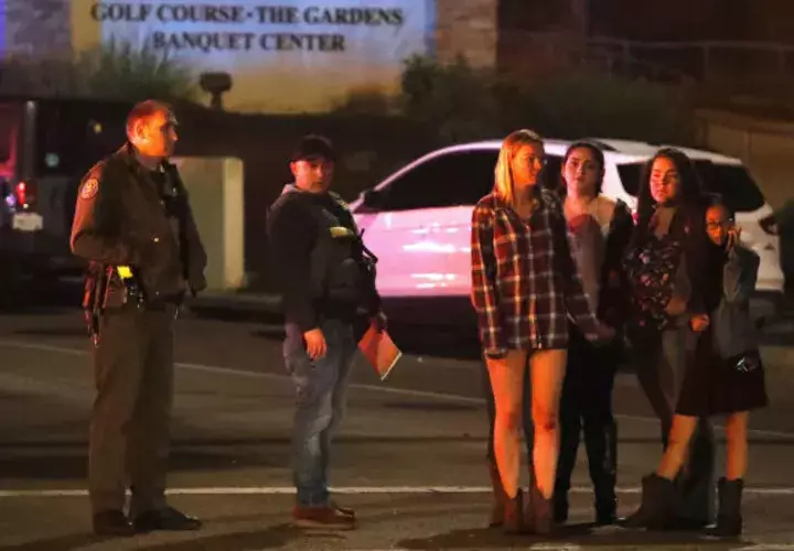 Un portavoz de la oficina del Sheriff del condado aseguró que se se cree que en el momento del ataque había unas cien personas en el bar.